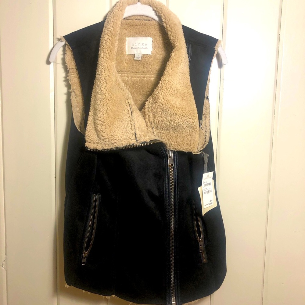 Hinge “design by Seattle” Vest
